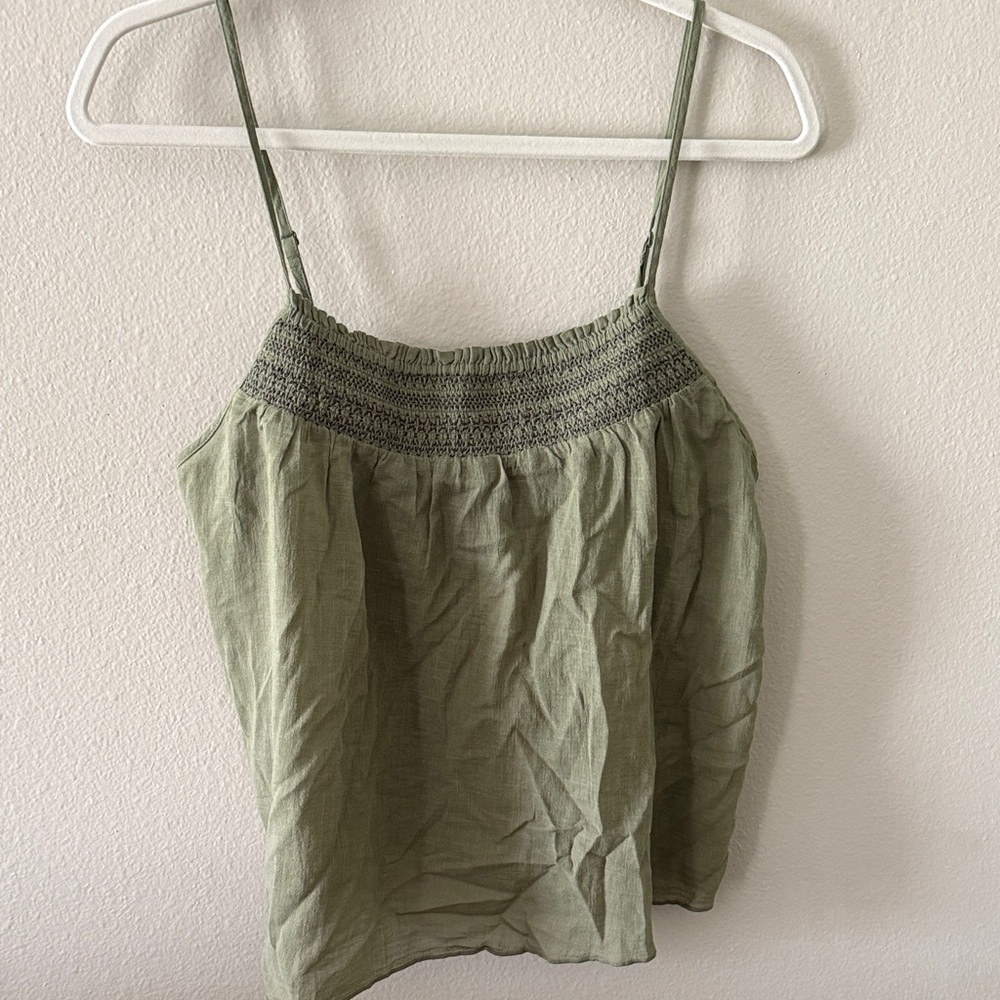 Aerie Smocked Flowy Tank size M